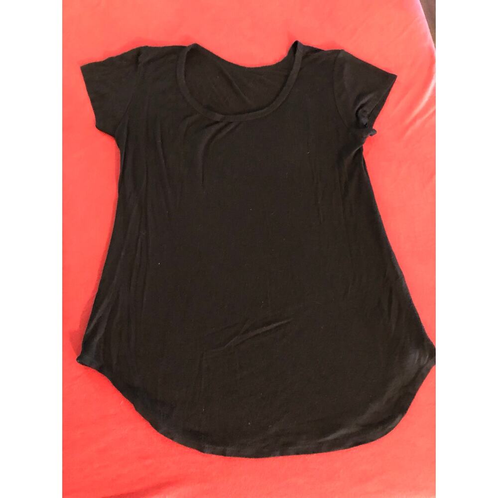 Black short sleeve t-shirt